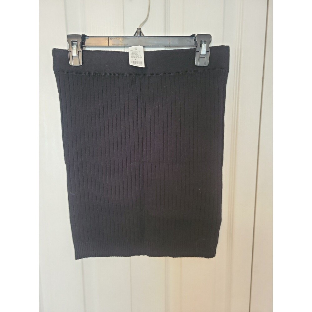 Black ribbed knit mini skirt